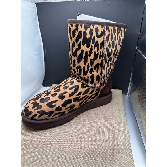UGG Australia Women's Classic Short Boots Exotic Print Zebra/Cheetah #1002790 Si - Picture 3 of 6